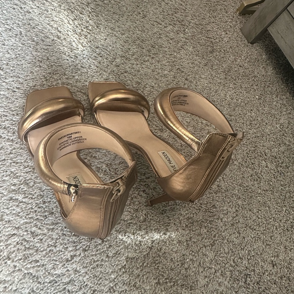 Steve Madden Metallic Gold Heels - Picture 4 of 5